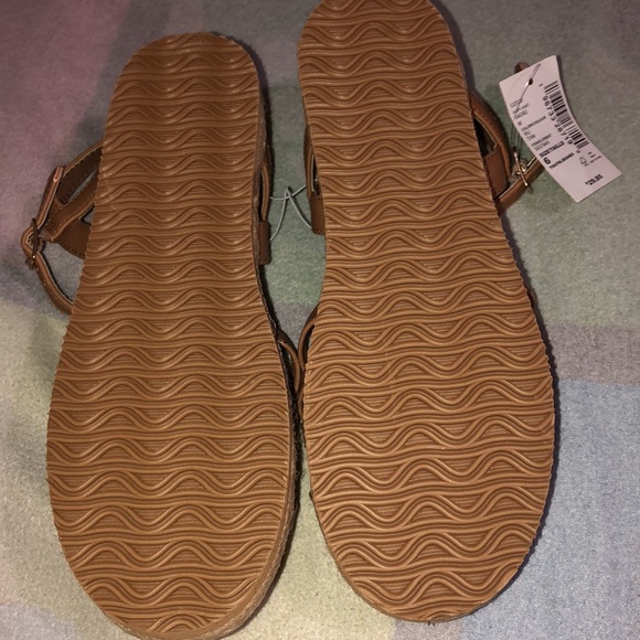 Girl youth brown sandals size 6y brand new the children’s place summer slippers - Picture 4 of 4